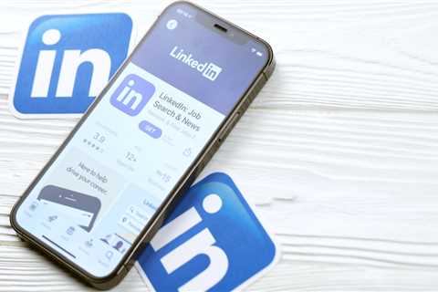 Collaborate On LinkedIn With AI-Driven Articles via @sejournal, @MattGSouthern